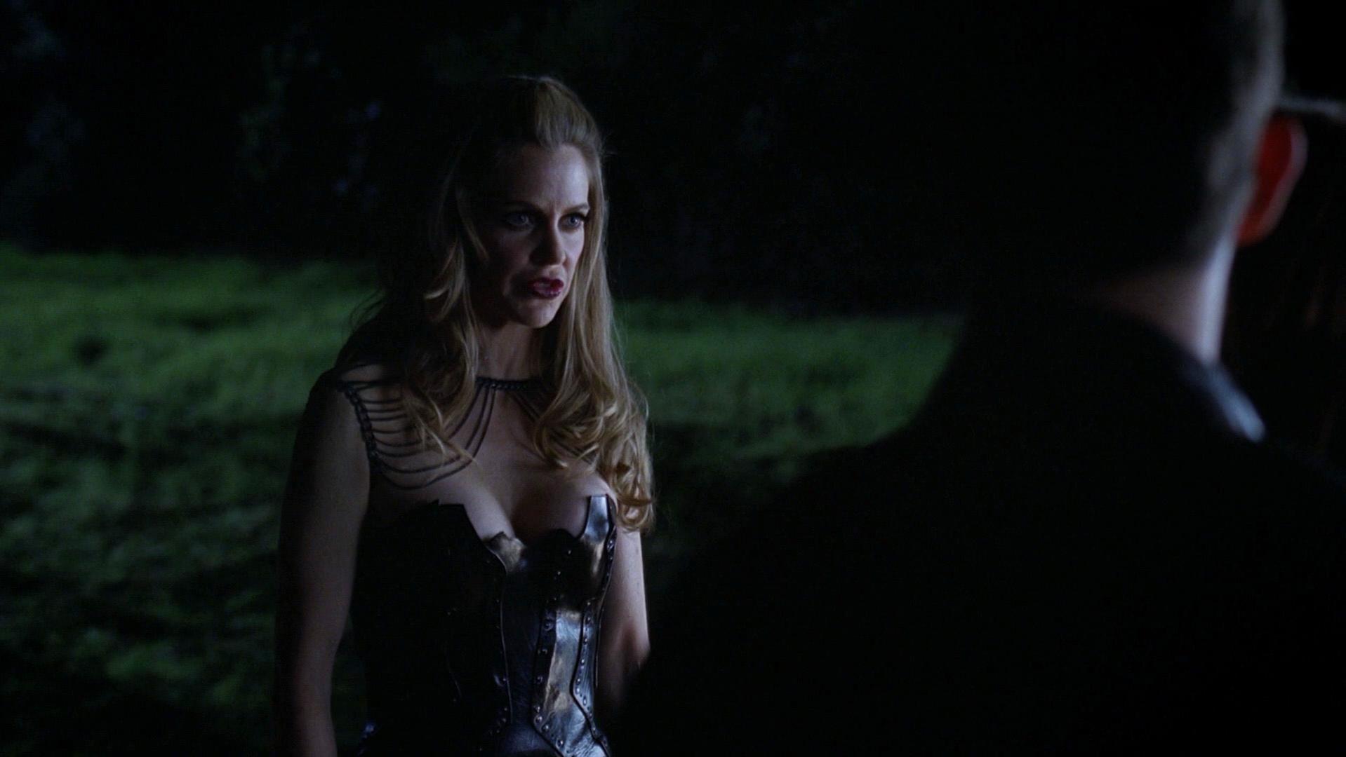 Kristin Bauer sexy - True Blood s04 (2011)