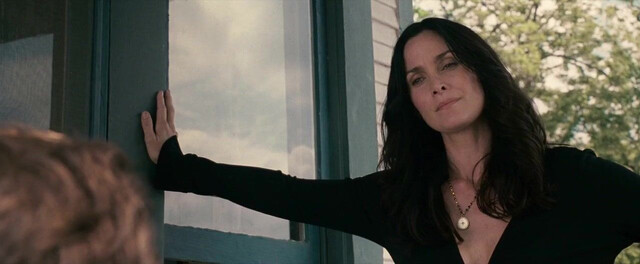 Carrie-Anne Moss sexy - Fireflies in the Garden (2008)