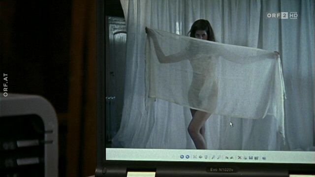 Nora Heschl nude - Oben ohne s01e04 (2007)