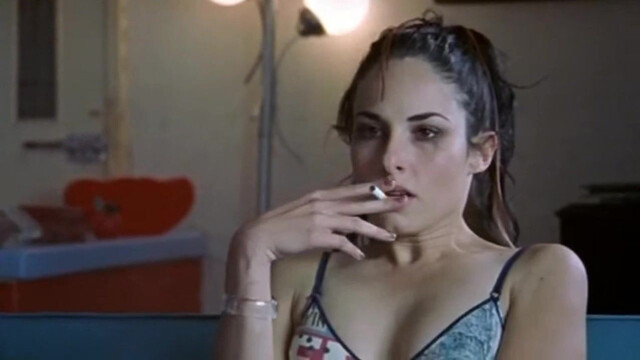 Ana Serradilla sexy - Sexo, amor y otras perversiones (2006)