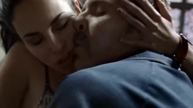 Ana Serradilla sexy - Sexo, amor y otras perversiones (2006)