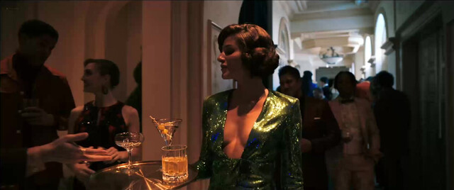 Max Reeves nude, etc - Pluribus s01e06 (2025)