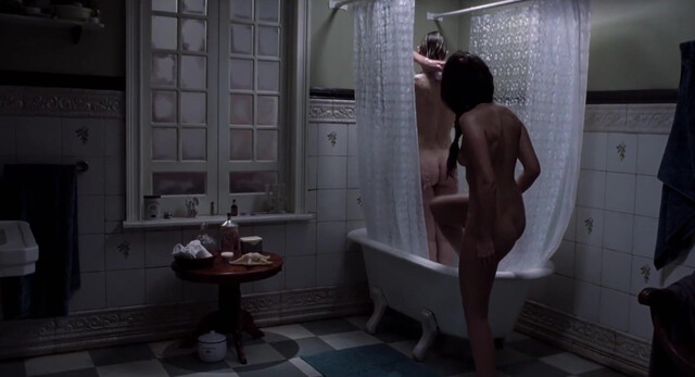 Ana Soler nude, Ana Serradilla nude - La Otra Familia (2011)