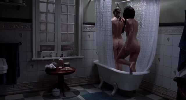 Ana Soler nude, Ana Serradilla nude - La Otra Familia (2011)