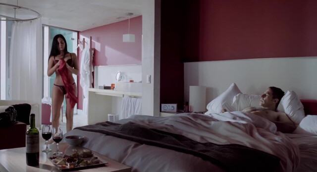 Ximena Herrera sexy - La Otra Familia (2011)