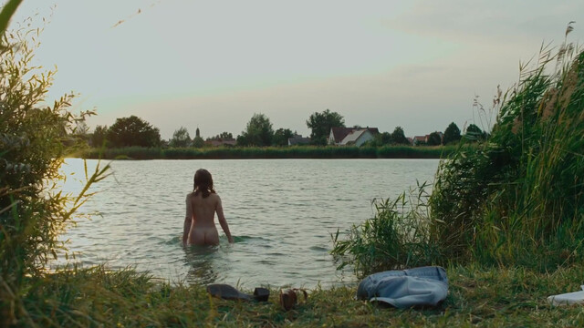 Lara Horvarth nude - Der Tag, die Flut. (2023)