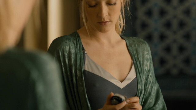 Jennifer Finnigan sexy - Tyrant s01e04,e08 (2014)