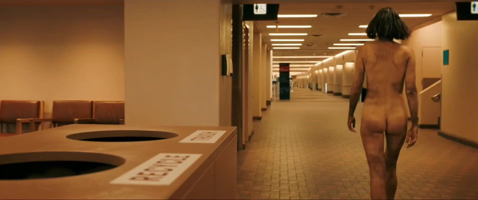 Karolina Wydra nude - Pluribus s01e02 (2025)