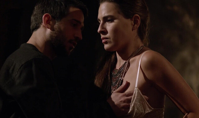 Melia Kreiling sexy - Tyrant s02e06, s03e05 (2015–2016)
