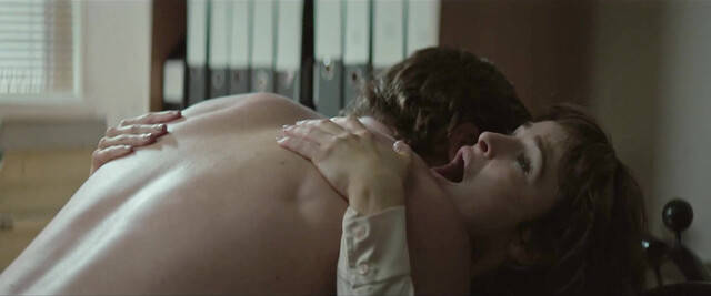 Ashleigh Cummings sexy, Cori Delahaunty nude, Mia Artemis nude, Josephine Blazier sexy - Run s01e01-06 (2026)