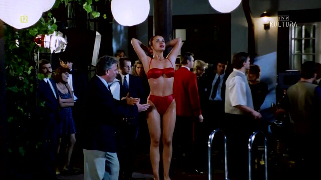 Gabriela Kownacka nude, Joanna Brodzik nude, Malgorzata Gudejko nude - Dzieci i ryby (1996)