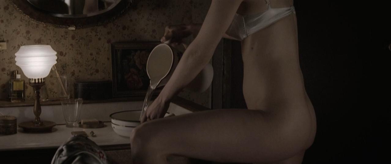 Sylvia Hoeks nude - De Bende van Oss (2011)