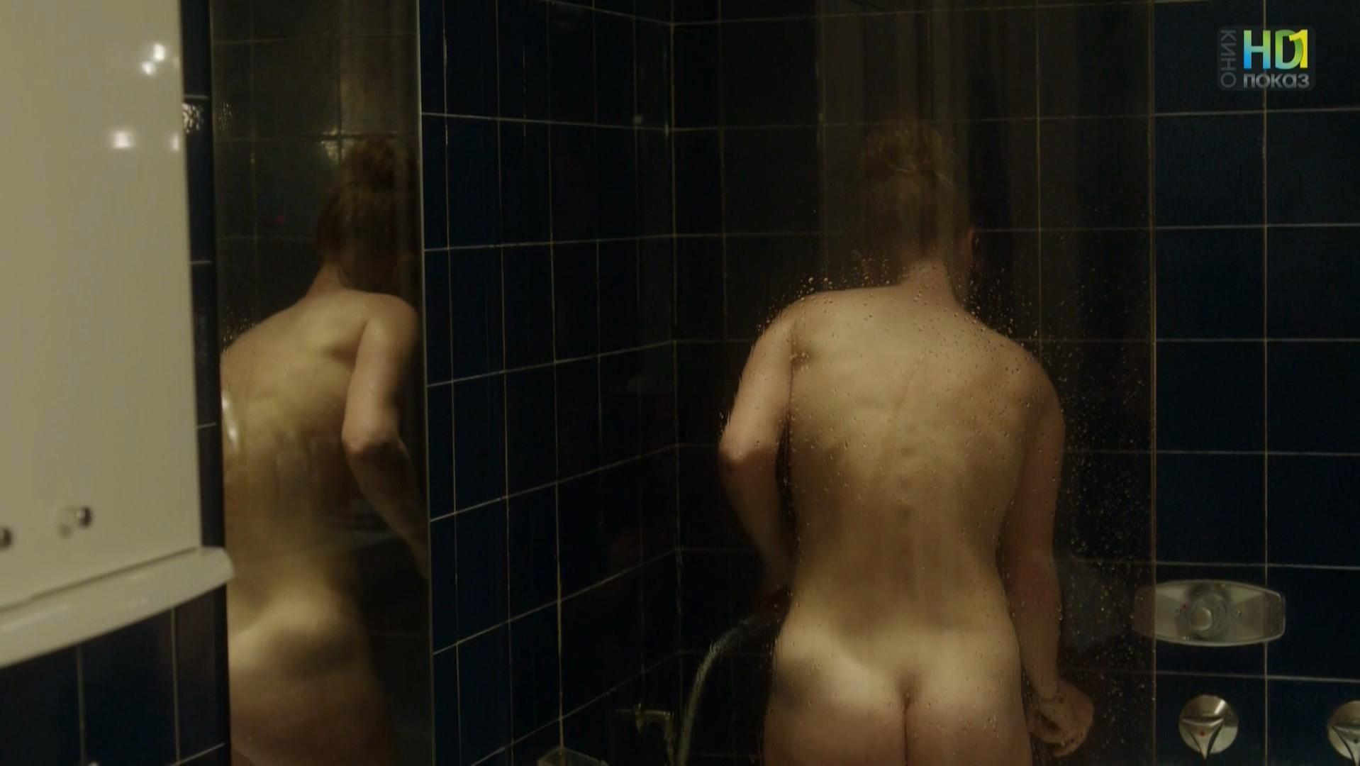 Gaelle Bona nude - Bleu catacombes (2013)