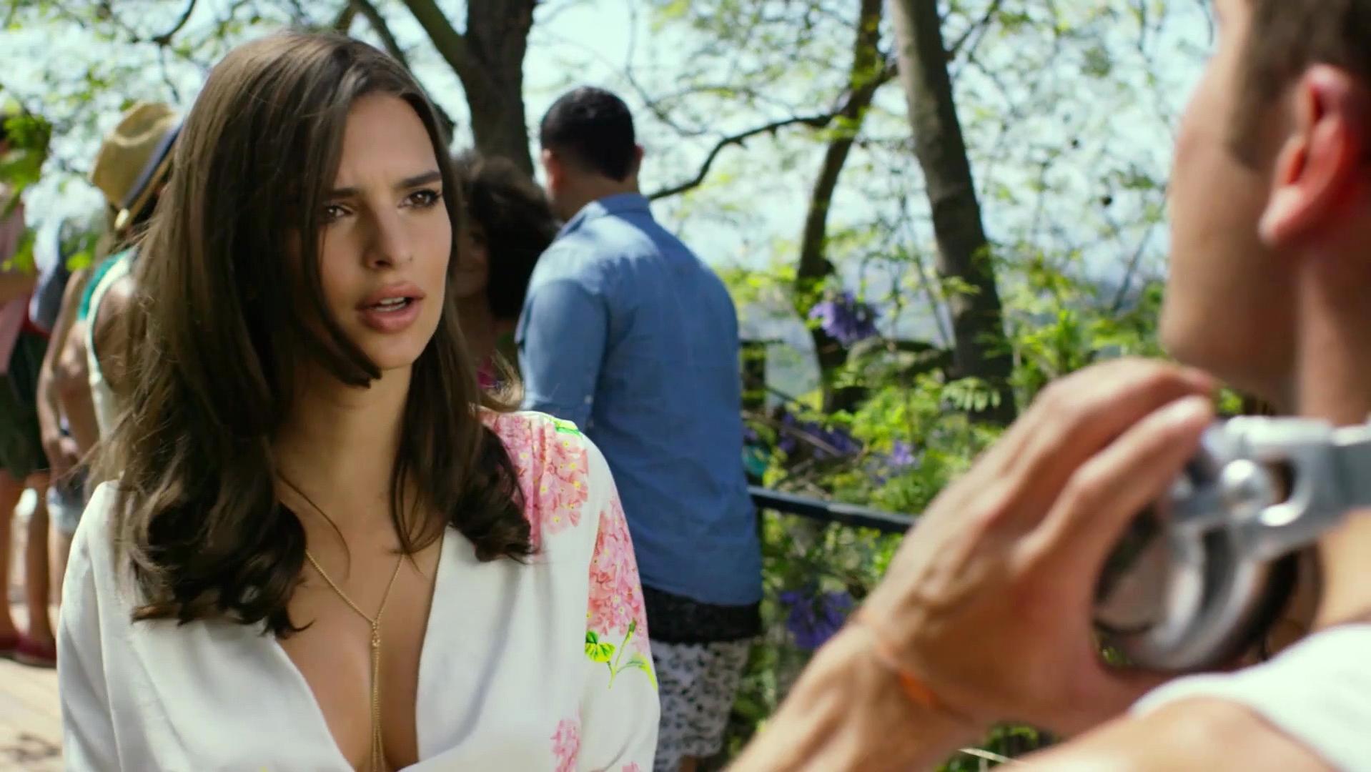 Emily Ratajkowski sexy - We Are Your Friends (2015)