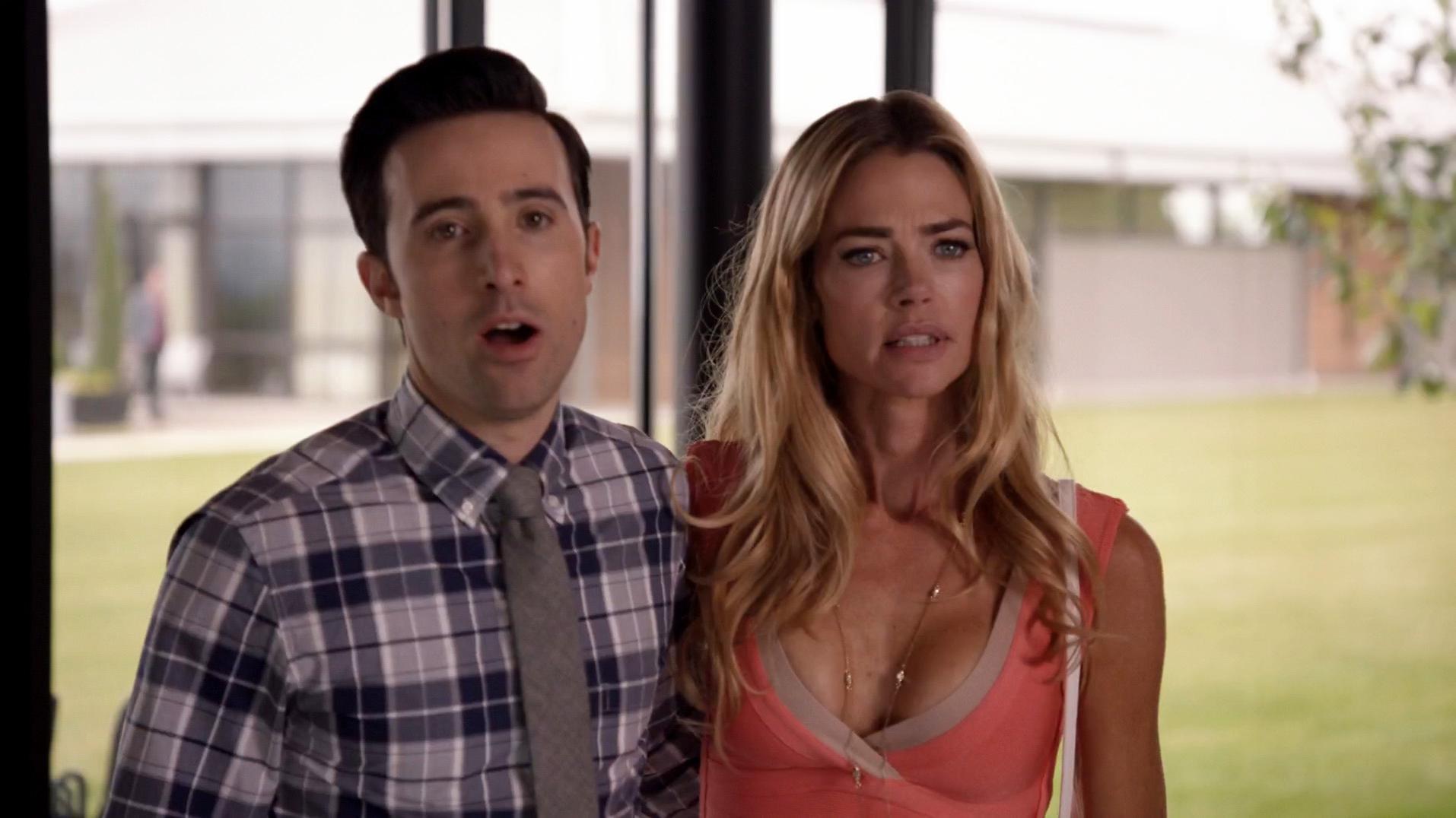 Denise Richards sexy - Significant Mother s01e02 (2015)