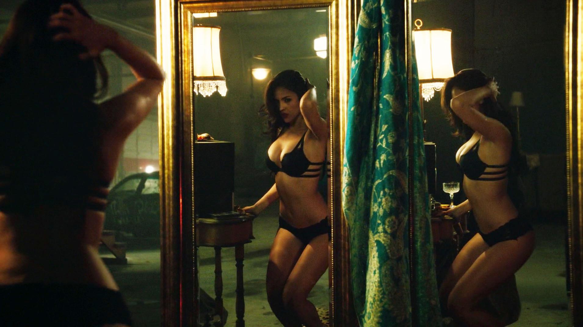 Eiza Gonzalez sexy - From Dusk Till Dawn s02e01 (2015)