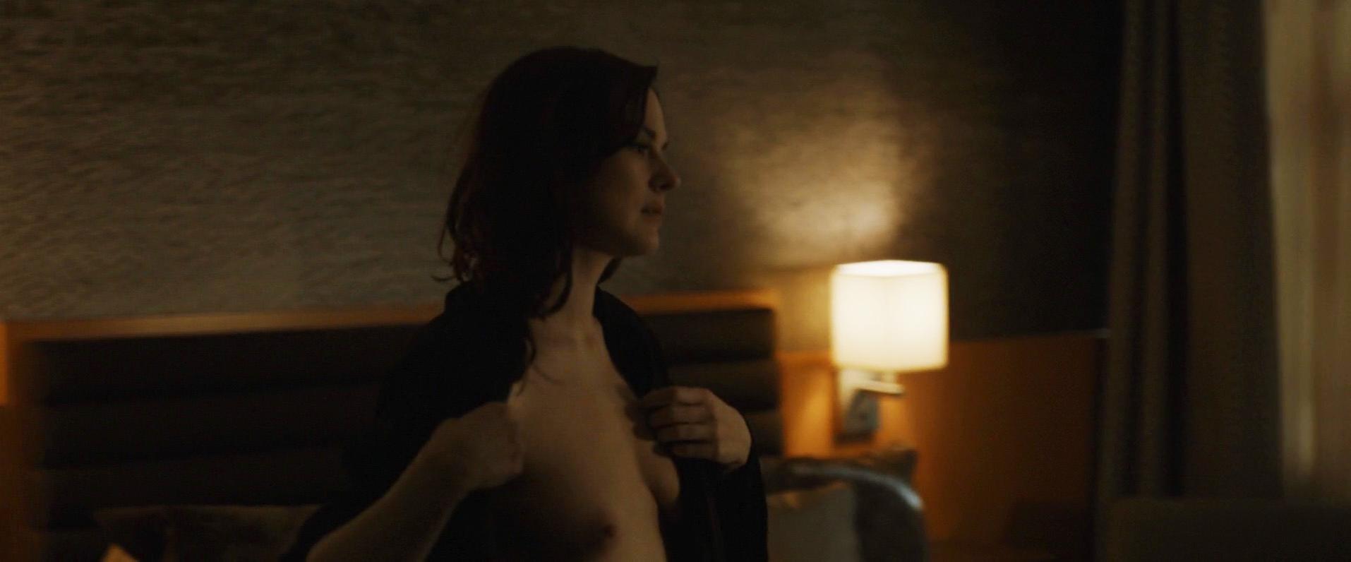 Alexandra Breckenridge nude - Zipper (2015)