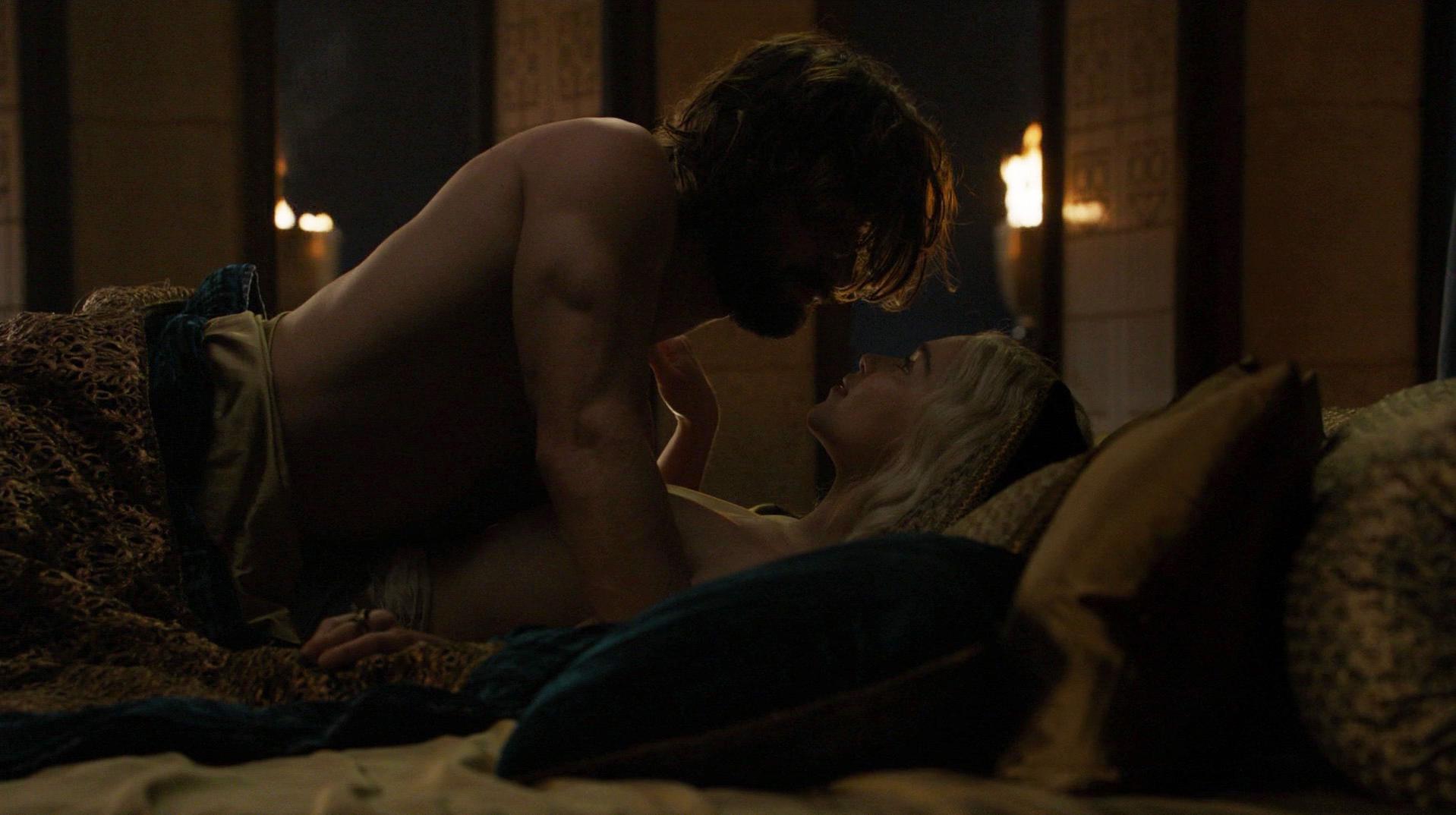 Emilia Clarke sexy - Game of Thrones s05e07 (2015)