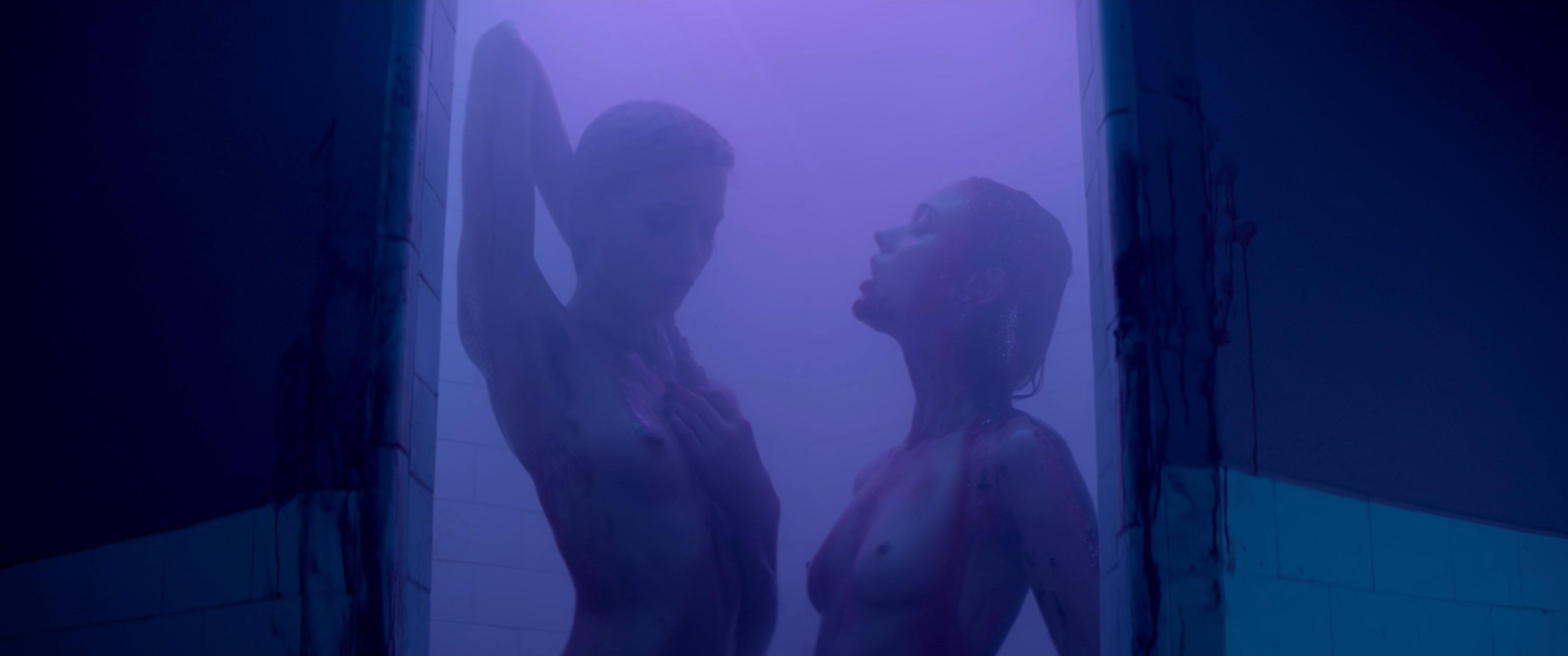 Abbey Lee nude, Bella Heathcote nude - The Neon Demon (2016)