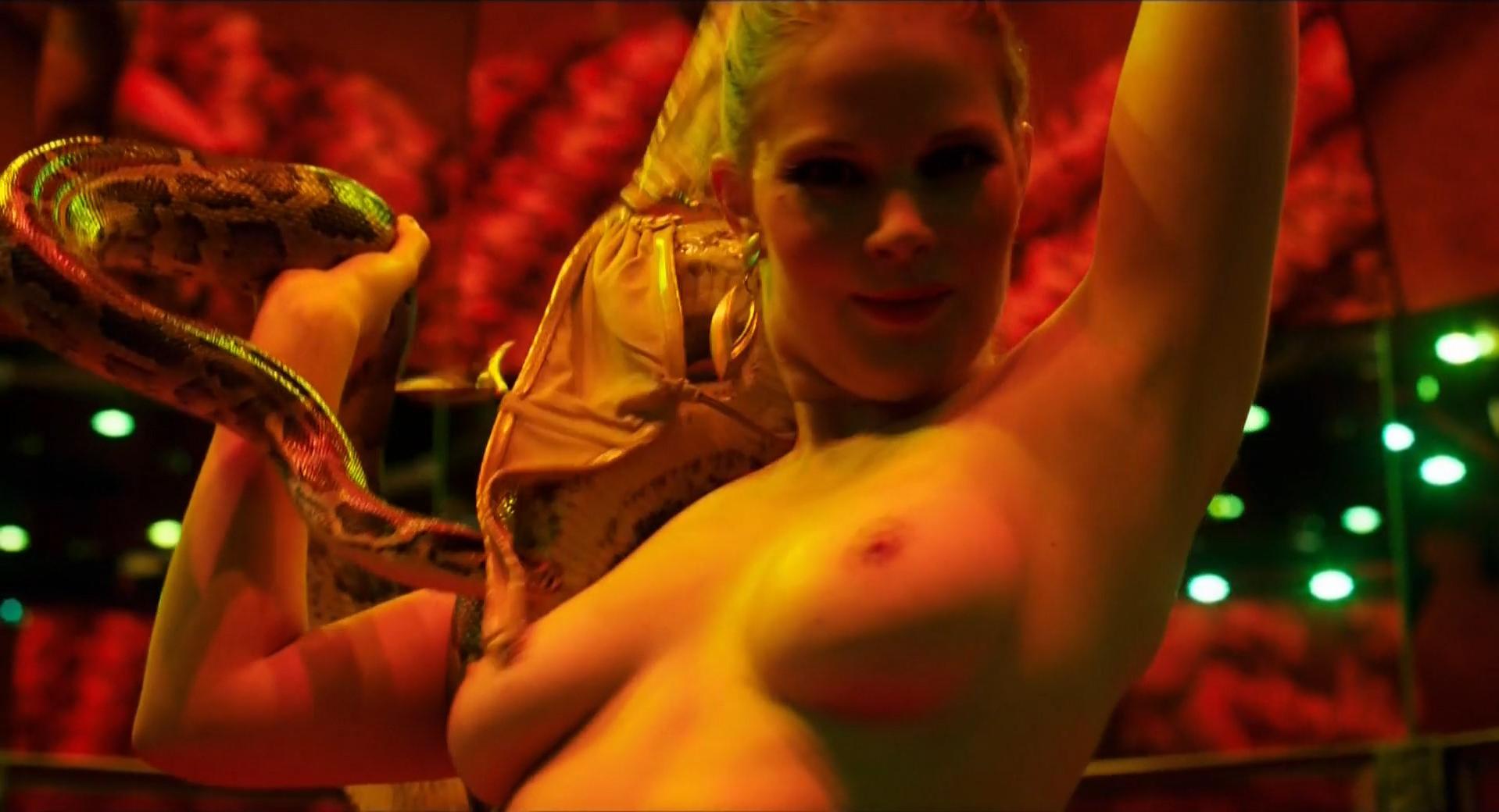 Anna-Maria Hirsch nude - Tod den Hippies!! Es lebe der Punk! (2015)