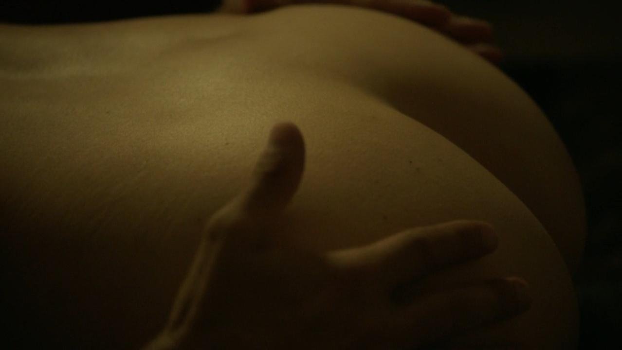 Veronique Volta nude - Mafiosa s05e01-02 (2014)