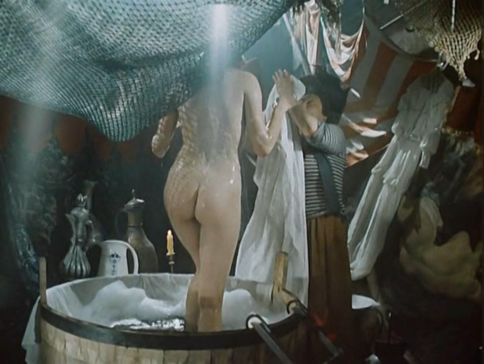 Natalya Lapina nude - Ostrov pogibshih korabley (1987)