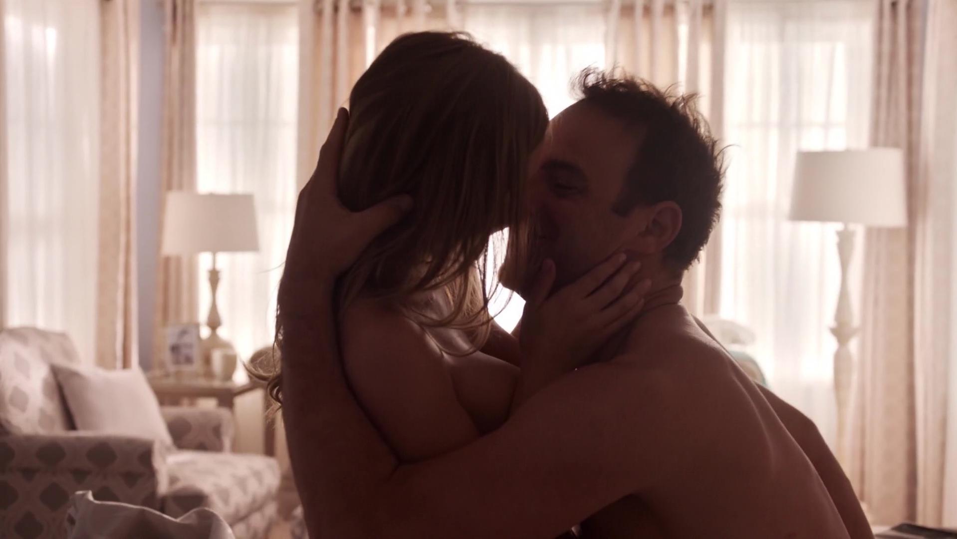 Julianna Guill sexy - Girlfriends Guide to Divorce s01e02 (2014)