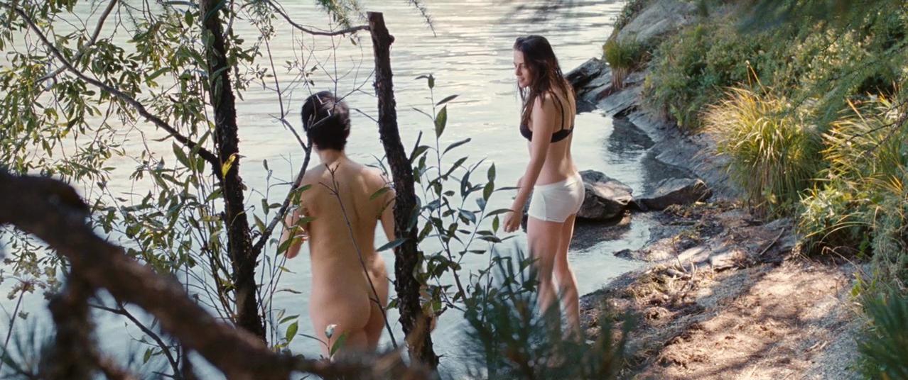 Juliette Binoche nude, Kristen Stewart sexy - Clouds of Sils Maria (2014)