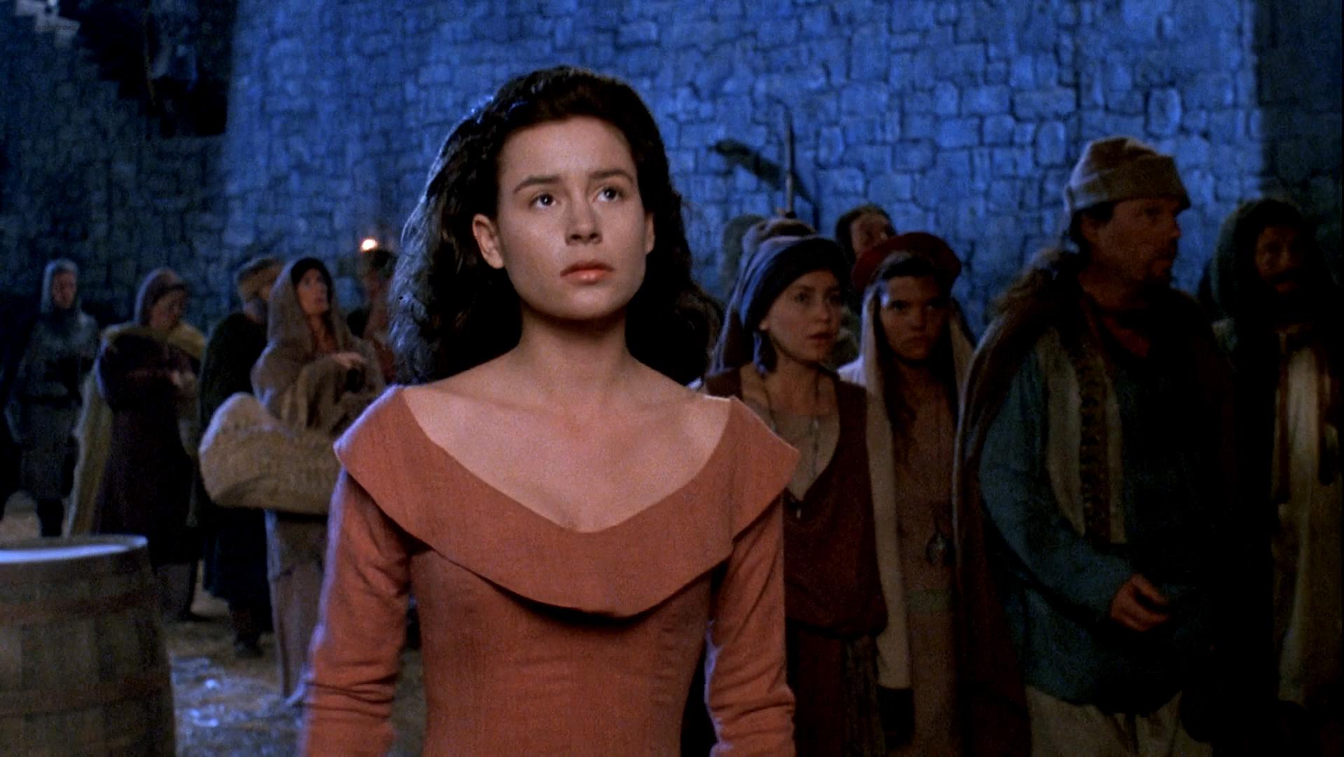 Embeth Davidtz sexy - Army of Darkness (1992)