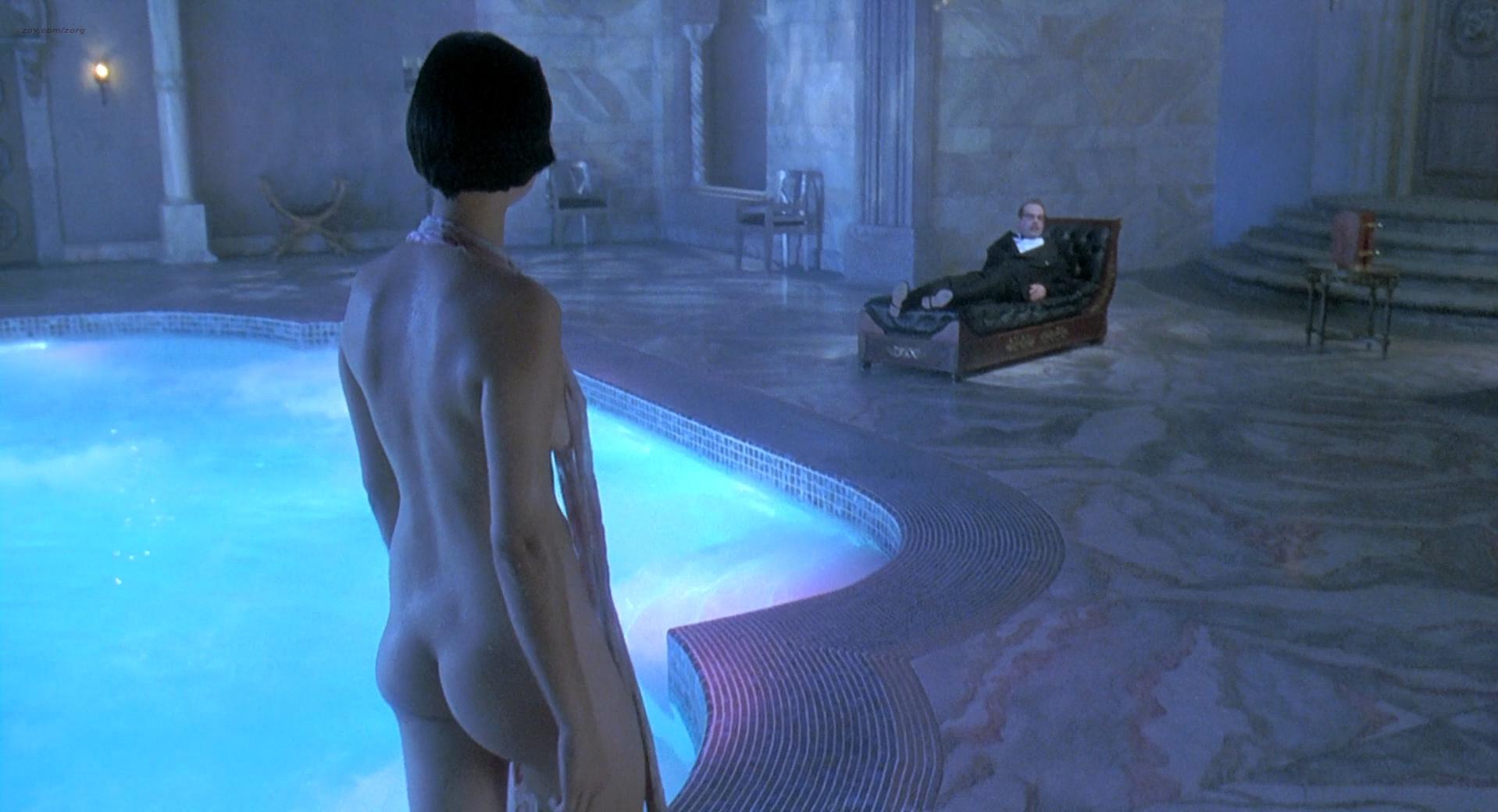 Isabella Rossellini nude, Catherine Bell nude, Carrie Jean Yazel nude - Death Becomes Her (1992)