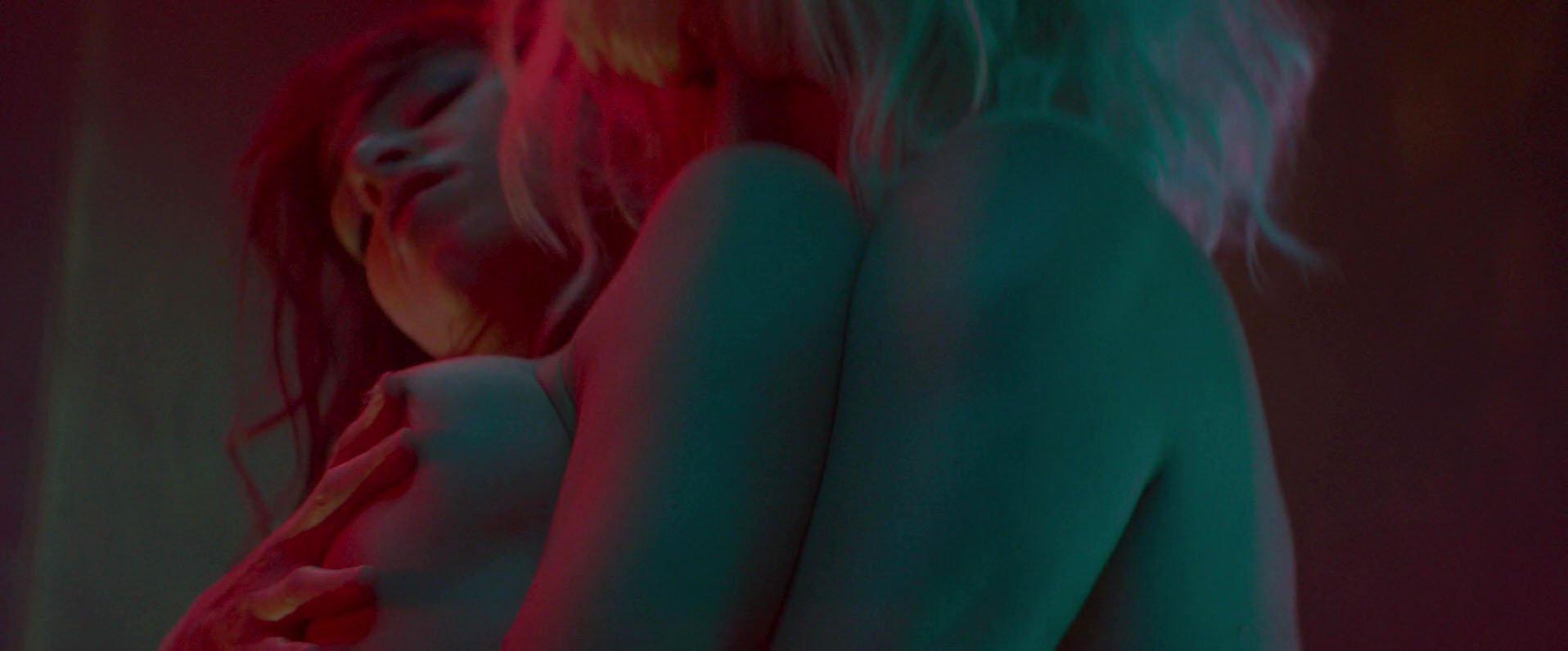 Charlize Theron nude, Sofia Boutella nude - Atomic Blonde (2017)