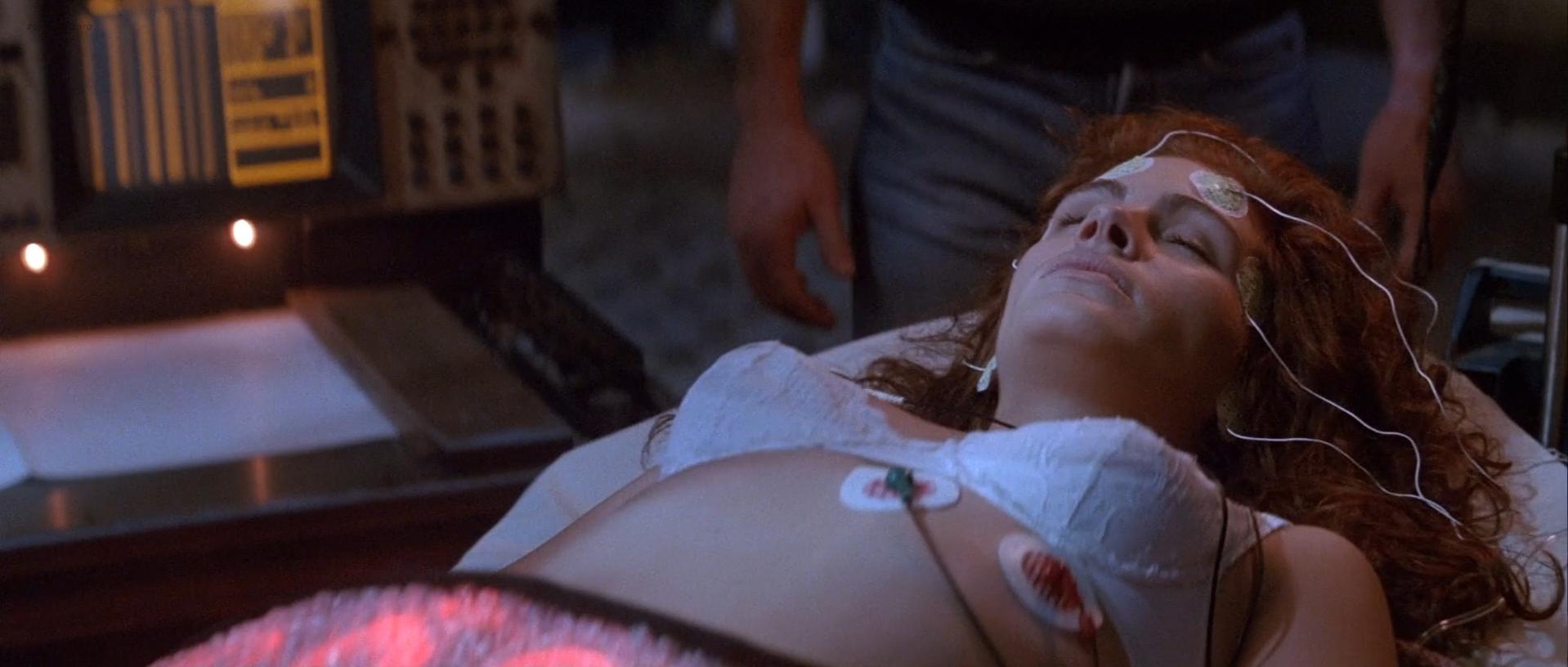 Julia Roberts sexy - Flatliners (1990)