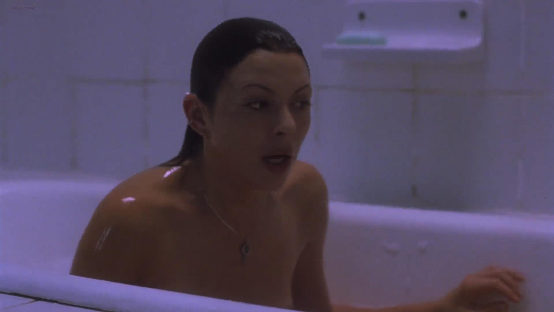 Kari Wuhrer nude - Hellraiser 7: Deader (2005)