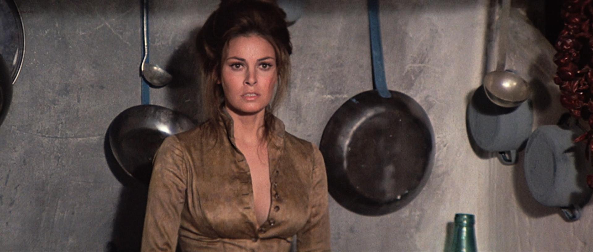 Raquel Welch sexy - Hannie Caulder (1972)