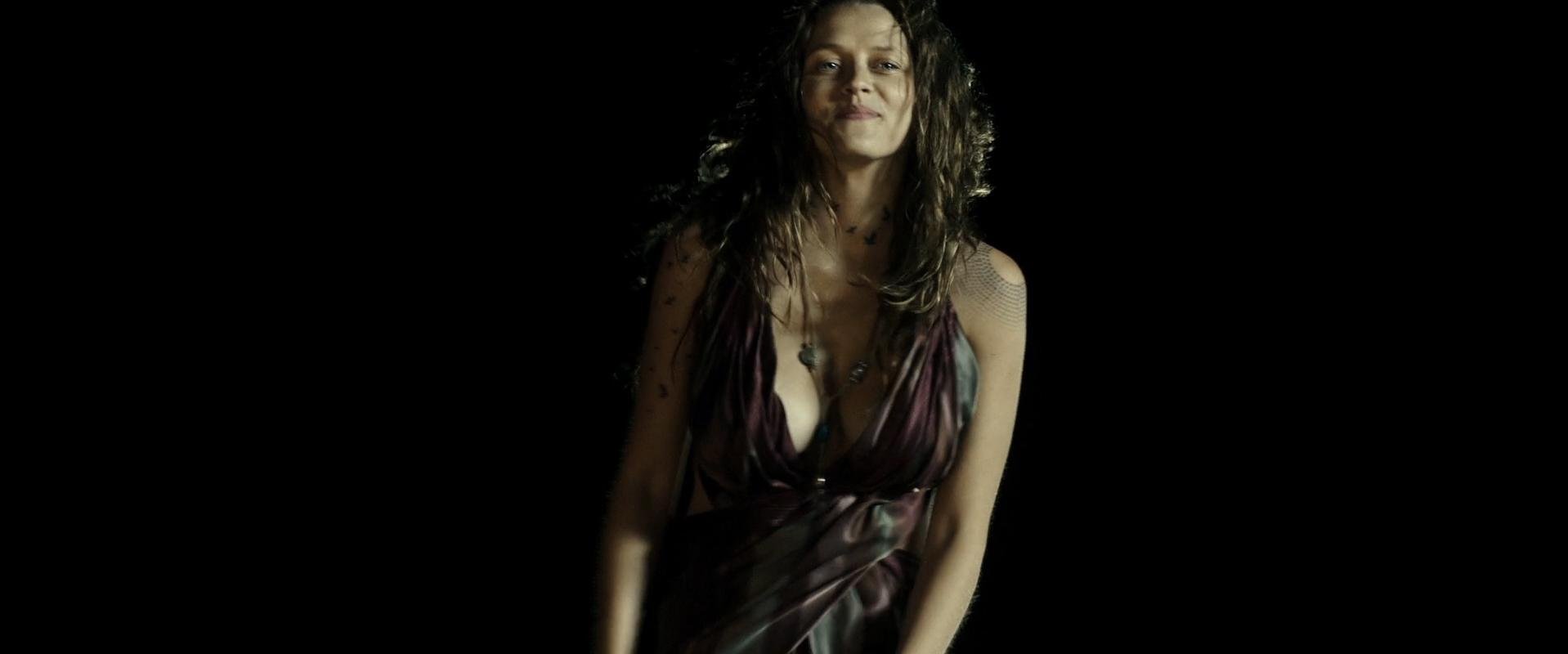 Teresa Palmer sexy - Point Break (2015)