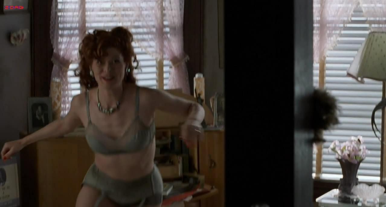 Debra Messing sexy - A Walk in the Clouds (1995)