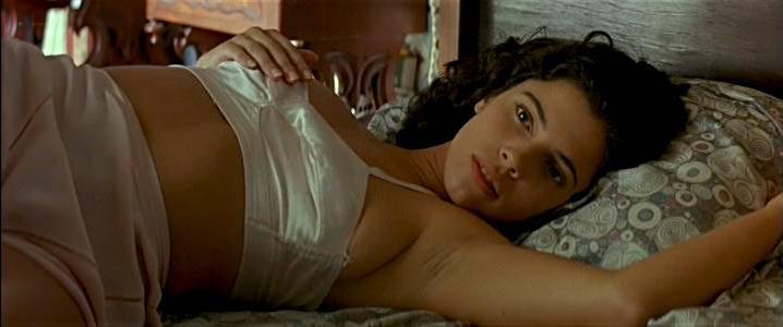 Maribel Verdu sexy, Ariadna Gil nude, Penelope Cruz sexy - Belle epoque (1992)