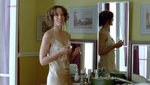 Jennifer Beals sexy - Joueuse (2009)