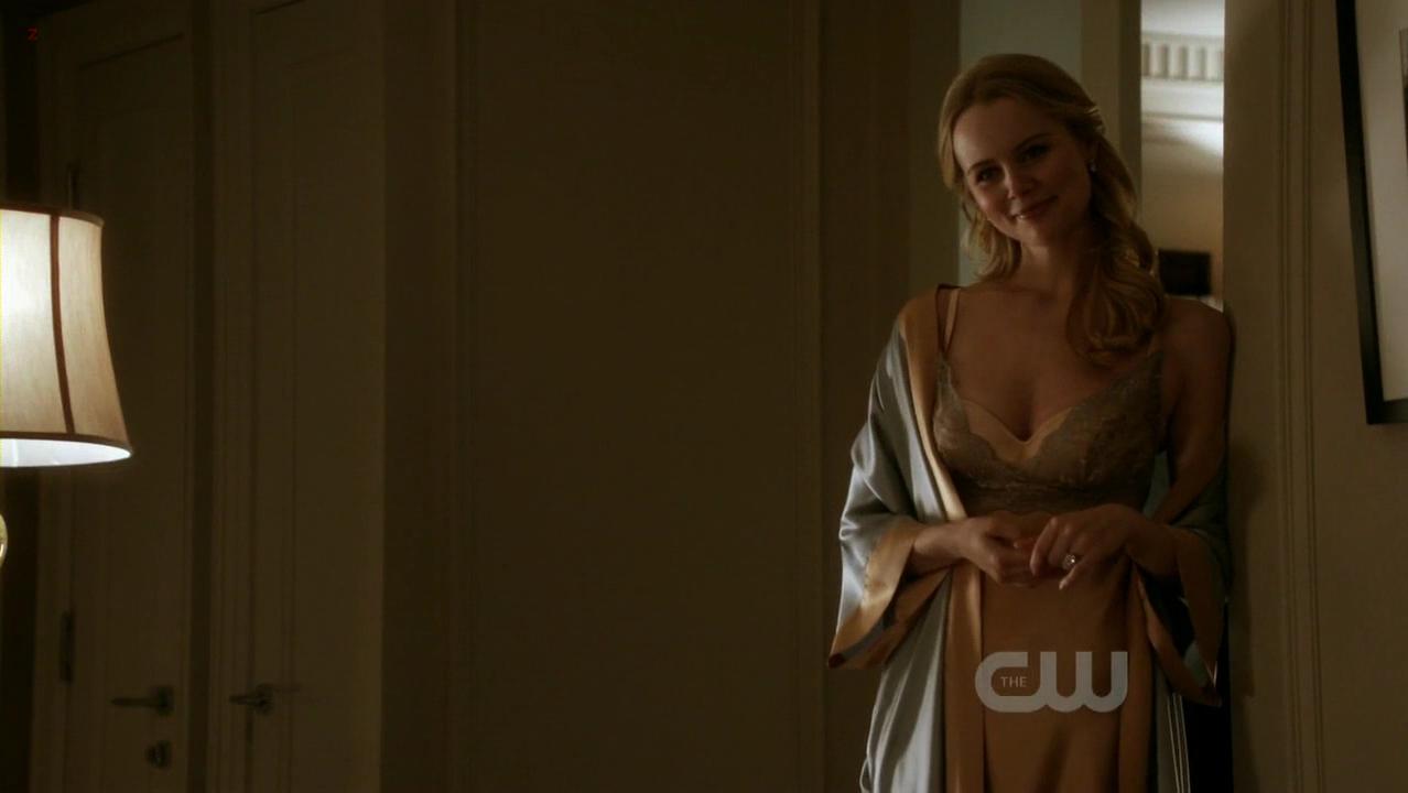 Helena Mattsson sexy - Nikita s02e05 (2011)