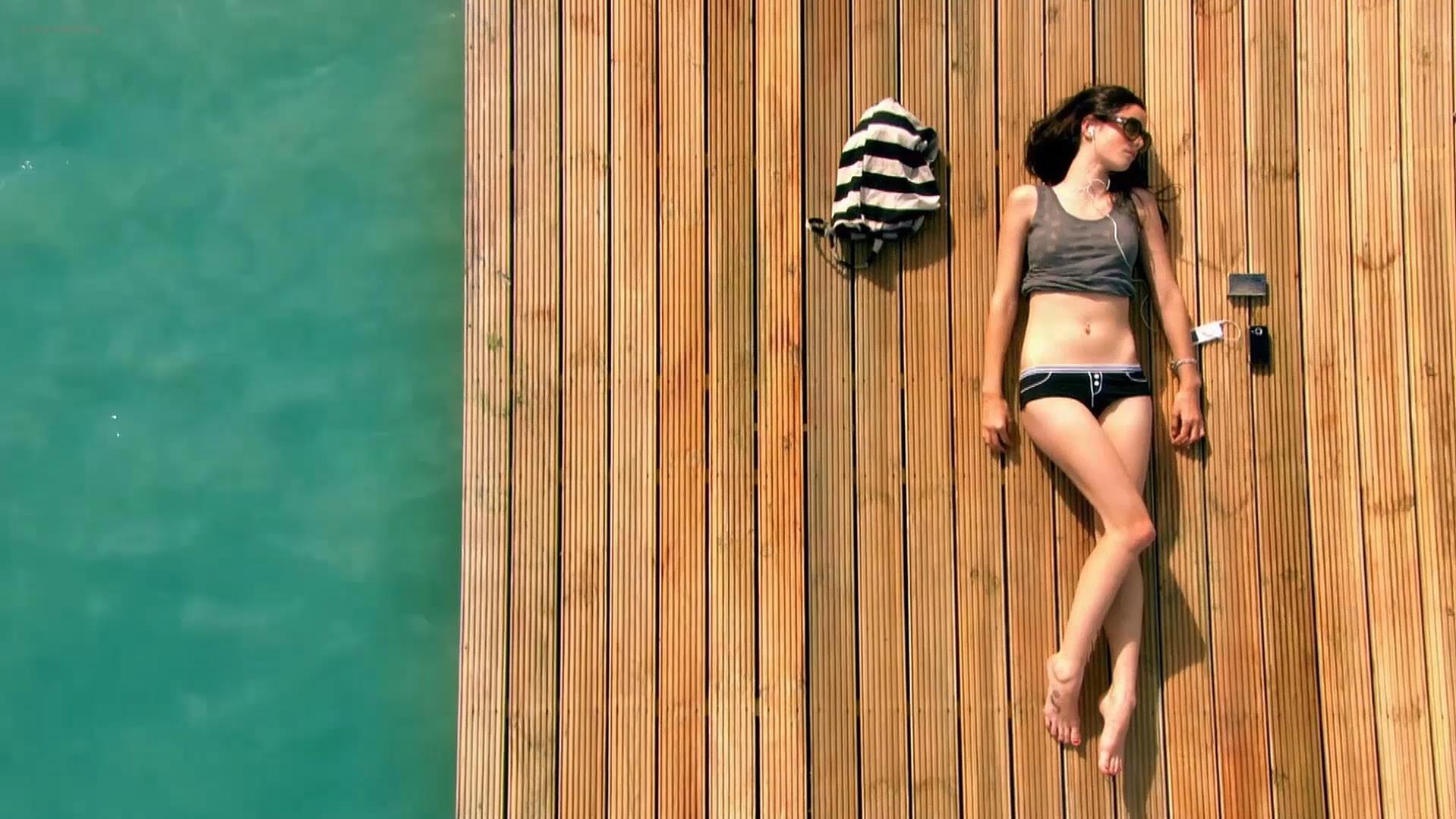 Kaya Scodelario sexy - Skins s03 (2009)