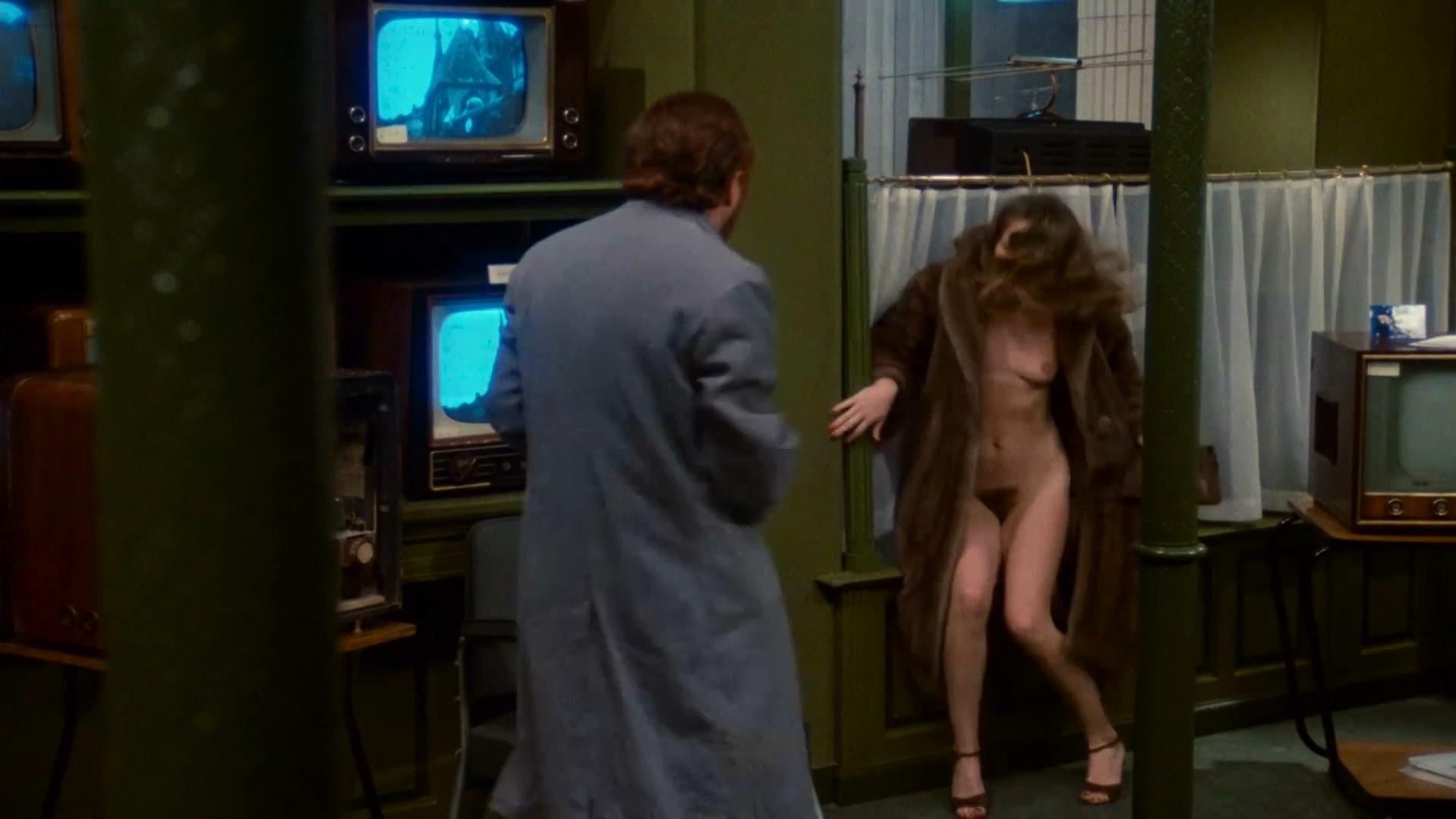 Dominique Sanda nude - Une chambre en ville (1982)