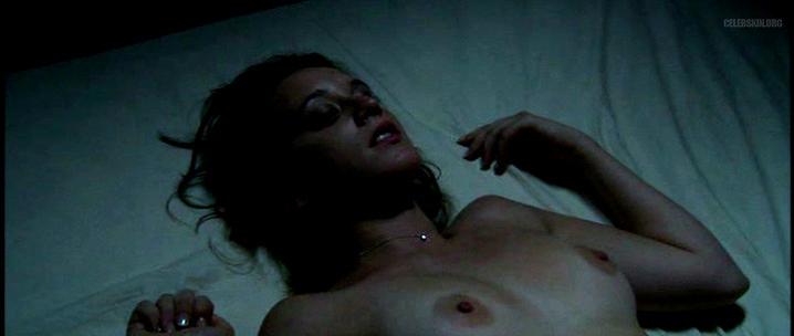 Ludivine Sagnier nude - Une Aventure (2005)