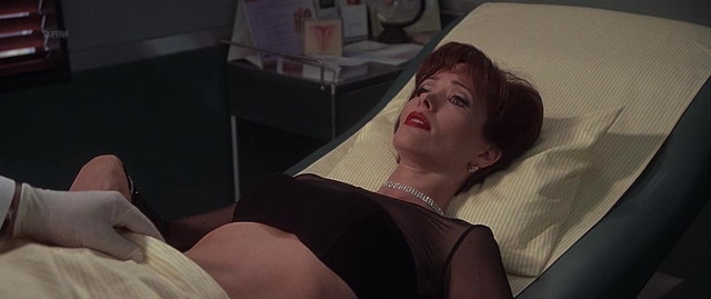 Janine Turner sexy - Dr. T and the Women (2000)