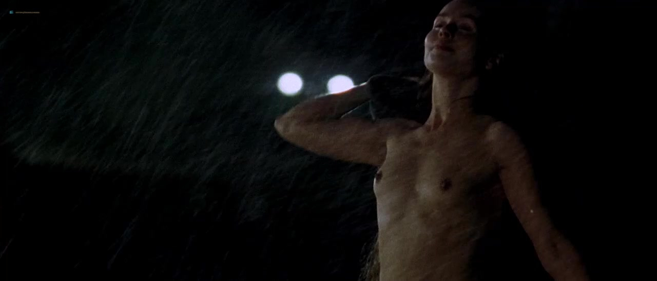 Tara Fitzgerald nude, Rose Byrne sexy, Romola Garai sexy - Capture the Castle (2003)