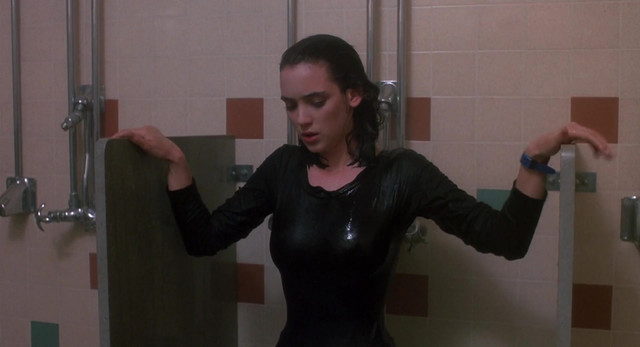 Winona Ryder sexy - Heathers (1988)