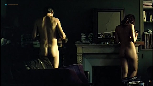 Marion Cotillard nude, Lydia Andrei nude - Une affaire privée (2002)