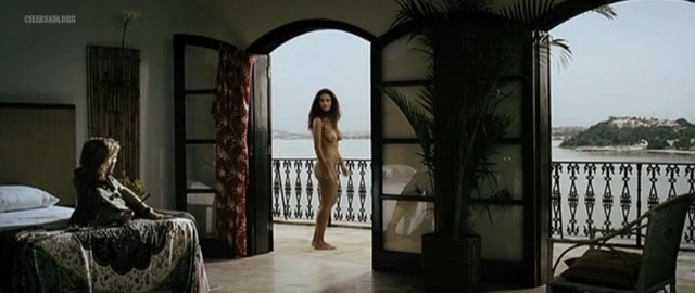 Debora Nascimento nude - Budapeste (2009)