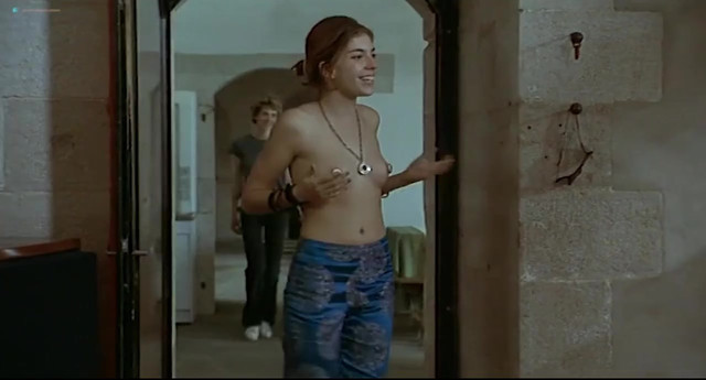 Alexia Stresi nude, Lou Doillon nude, Elise Perrier nude - Trop (peu) d'amour (1998)