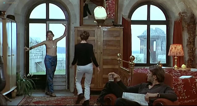 Alexia Stresi nude, Lou Doillon nude, Elise Perrier nude - Trop (peu) d'amour (1998)