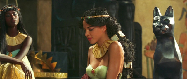 Noémie Lenoir sexy - Asterix & Obelix: Mission Cleopatra (2002)